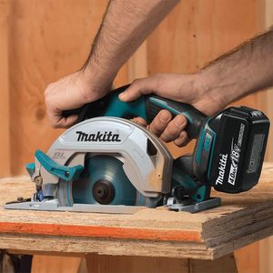 Makita 18V Cordless Circular Saw – Compact, High-Power