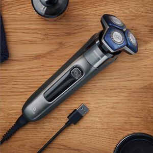 Philips Series 7000 Electric Shaver – Wet & Dry Men’s Razor