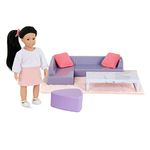 Lori – Mini Doll & Toy Living Room Furniture – 6-inch Doll & Dollhouse Accessories – Sofa, Pouffe, Table, Rug, Pillows – Play Set for Kids – 3 Years + – Yuni’s Cozy Sofa Set