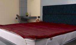 Amazon Brand – Umi Super Soft 600 GSM Mattress Padding Mattress Topper for Comfortable Sleep - Maroon, 6ft x 6.5ft, King Size Bed (72x78 Inches)