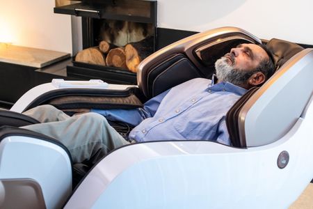 Global Relax Centurion Phantom 8D Massage Chair – Full Body Recliner