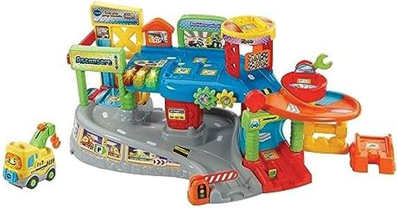 VTech Vroom Vroom Go - Il Mio Primo Garage Interattivo, Pista Macchinine con Garage Parlante, Incluso Veicolo Elettronico per Rimorchio, Pista Macchine con 9 Zone Magiche, Lingua Italiana, 1-5 Anni