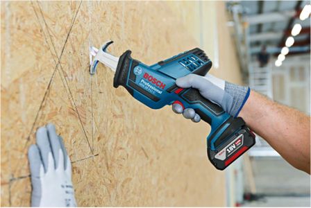 Bosch Professional 18V Cordless Reciprocating Saw – Compact, 3 Blades, L-BOXX
