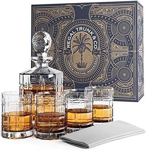 REGAL TRUNK & CO. Juegos de decantadores de whisky | 4 vasos cuadrados grabados | juego de decantador de cristal bourbon y whisky escocés | Viene en caja de regalo y con paño para pulir vidrio.