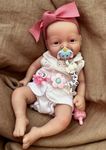 MYREBABY 7 Inch Mini Reborn Baby Dolls ，Silicone Baby girl Alice,Tiny Silicone Baby Dolls ，Mini Realistic Newborn Baby Dolls Silicone Full Body Stress Relief (1 Doll+2 Sets Clothes)