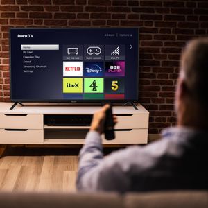EMtronics 32" Roku Smart TV – HD LED, Streaming Apps
