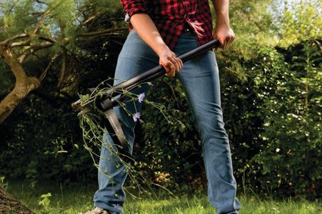 Fiskars Weed Cutter 90cm – Manual Garden Weeding Tool