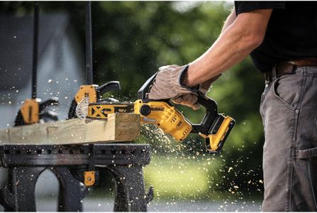 DEWALT 18V XR Pruning Saw – Cordless, Tool Only