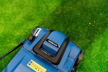 Hyundai 2000W Artificial Grass Sweeper – Electric Lawn Brush