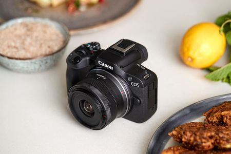 Canon EOS R50 Mirrorless Camera with 18-45mm Lens