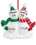 Personalised Snow Couple Expecting Christmas Ornament 2023 - Polyresin Baby on Board Ornament - Baby's First Christmas Ornament - Unique Family Ornament Pregnant Gifts - Durable Pregnancy Keepsake