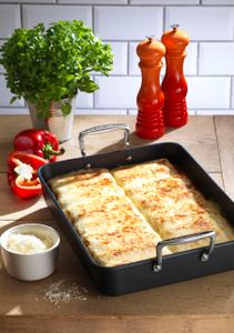 Le Creuset Non-Stick Roaster 35cm – Easy Release Bakeware