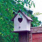 Garden Mile® Large White Wooden Garden Bird Nesting Box Birdhouse Shabby Chic Loveheart Robin Nester For Small Garden Birds Vintage Decor (White Wooden Bird House)