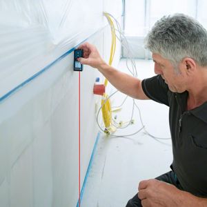 Bosch Laser Distance Measure GLM 40 – Compact Digital Measuring Tool