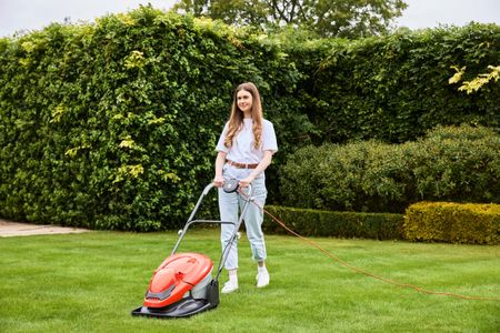 Flymo EasiGlide 300 Electric Lawn Mower – Compact Hover Design