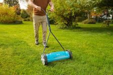 Gardena Classic Cylinder Mower 400: Manual mower with a 40-cm working width for lawn areas up to 200 m², blade cylinder of quality steel, touchless cutting technology, low-noise, precise (4018-88)