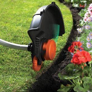 BLACK+DECKER Electric Strimmer, 700W Corded – 33cm Cutting Width, Auto Feed
