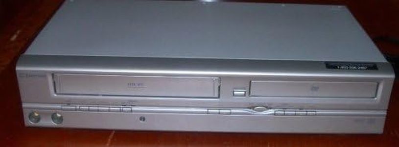 Emerson EWD2004 DVD+VCR Combo Player with TV Tuner [Electronics]