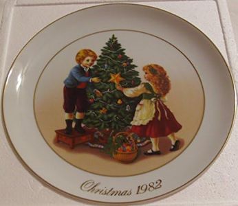 1982 Avon Christmas Plate:Keeping the Chrismas Tradition: