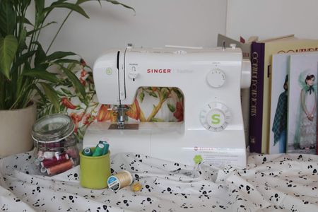 Singer Sewing Machine – 2273 Portable, 23 Built-In Stitches