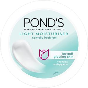 POND'S Light Face Moisturizer 200 ml, Daily Lightweight Non-Oily Cream with Vitamin E for Soft Glowing Skin, SPF 15 - With Vitamin C & Niacinamide