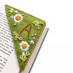 MOTEERLLU Personalized Hand Embroidered Corner Bookmark,Felt Triangle Page Stitched Handmade Bookmark,Unique Cute Flower Letter Embroidery Bookmarks Accessories for Book Lovers