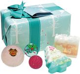 Bomb Cosmetics Winter Wonderland Handmade Wrapped Bath and Body Gift Pack, Contains 5-Pieces, 440 g [Contents May Vary]