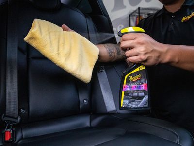 Meguiar's Ultimate Leather Detailer – 473ml Cleaner & Conditioner