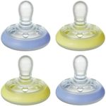 Tommee Tippee Breast-like night pacifier, 0-6 months with breast-like shape and glow in the dark technology, 4-Count, Blue/Yellow