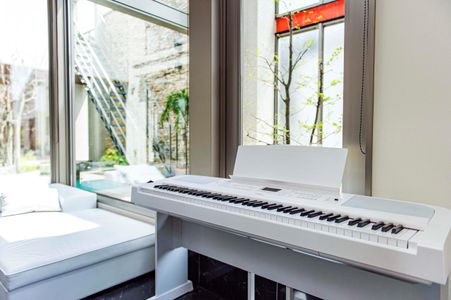 Yamaha DGX-670 Digital Piano, White – 88-Key Weighted Keyboard
