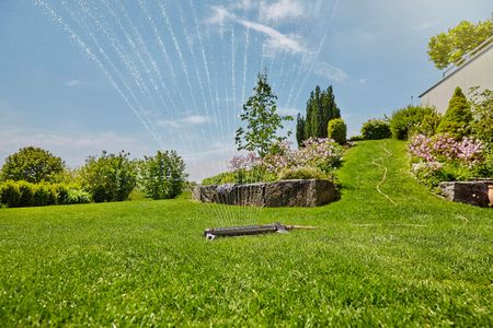 Gardena AquaZoom L Rectangular Sprinkler – Adjustable Range 28–350 m², Metal Filter