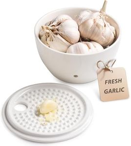 YHOJOY Garlic Keeper for Counter, Ceramic Garlic Holder with Lid, Garlic Storage Container with Grater Plate for Ginger, Garlic, Onion, White Garlic Saver Bowl