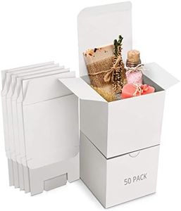 Belle Vous Boite Cadeau Blanc Kraft (Lot de 50) - Boite Cadeau Vide de 7,5 x 7,5 x 7,5 cm - Boite Carton Cadeau Emballage Facile à Assembler pour Fêtes, Anniversaires, Mariages