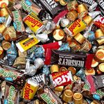 Assorted Halloween Chocolate Candy | Peanut Butter Cups, HERSHEY'S KISSES, ROLO | 3-Pound Bag (About 130 Pieces)