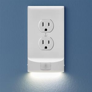 Single - SnapPower MotionLight [for Duplex Outlets] - Motion Detecting LED Night Lights Built-in to Wall Plate - Bright/Dim/Off Options - Auto On/Off Sensor - (Duplex, White)