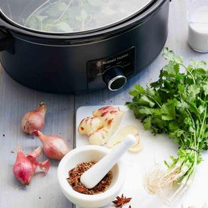 Russell Hobbs 7L Slow Cooker – Large Capacity Electric Pot