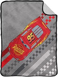 Jay Franco Disney Pixar Cars Prêt pour la Course - Couverture Sherpa Extra Douce - 130x150 cm - 100% Microfibre