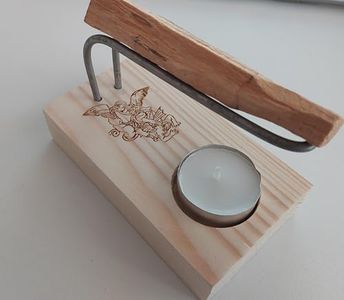 Palo Santo Quemador con la Imagen Arcangel San Miguel con Varillas metalicas, Incluye Vela y Palo Santo, Elimina y purifica.