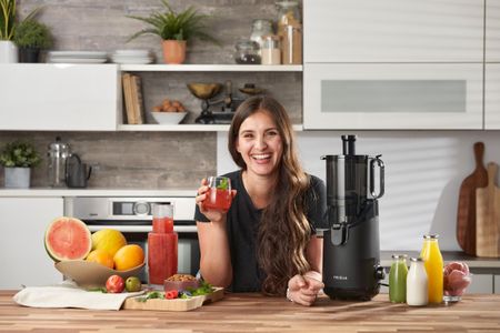 Fridja f2500 Slow Juicer – Matte Black Cold Press Extractor