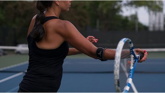 Mueller Tennis Elbow Support with Gel Pad, Black – One Size