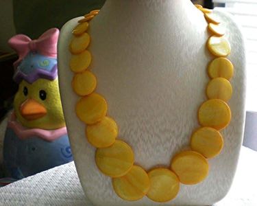 17" Gradual Size Coin Shape Mother of Pearl Shell Necklace W/o Clasp ~ Yellow