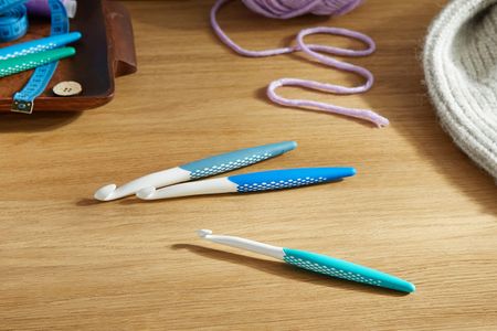 Prym Ergonomic Crochet Hook Set for Wool, 7-12mm, White – 1 Set