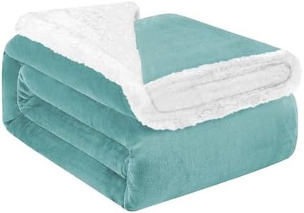 Acomoda Textil - Manta Sedalina con Borreguito Extra Suave para Invierno. Manta Cálida, Ligera y Transpirable para Cama. Mantita Lisa Reversible de Sofá, Sillón y Viaje (Aguamarina, 130x160 cm)