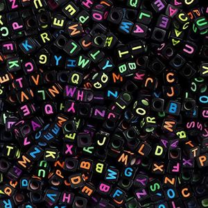 Kurtzy Abalorios Cuadrados Letras para Pulseras Neón (Pack de 1000) Abalorios Letras A a la Z (6 mm) Cuentas Hacer Joyas, Brazaletes, Collares, Llaveros, Manualidades, Regalos