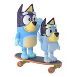 Bluey Skateboard : Coffret De 2 Figurines Articulées Avec Accessoires - Bluey (6,3 Cm) Et Son Papa (8,3 Cm)