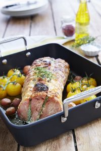 Le Creuset Non-Stick Roaster 35cm – Easy Release Bakeware