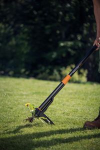 Fiskars Xact Weed Cutter – 1m Stainless Steel, Black/Orange Handle