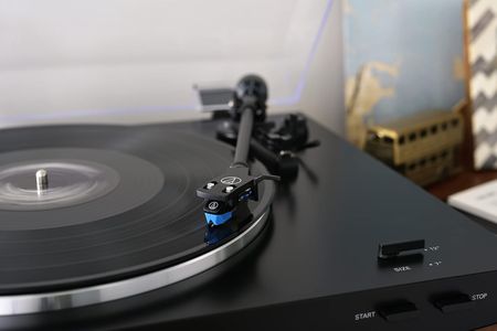 Audio-Technica Wireless Turntable – LP3XBT, Black