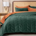 EVERGRACE 3 Pieces Quilt Set Queen, Luxurious Velvet Quilts, Ultra Soft Lightweight Comforter Set, Matelasse Oversized Diamond Bedspread Coverlet for Winter with 2 Shams, Pine Green, 92"x96"