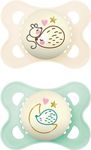 MAM Latex Original Night Soothers 2-6 Months+ (Pack of 2), Glow in the Dark Baby Soothers with Self-Sterilising Travel Case, Newborn Essentials, Green/Cream, (Designs May Vary)